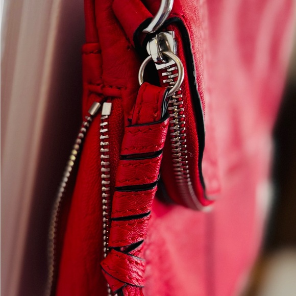 Vince Camuto Crossbody Bag Purse Scarlet Red 100% Genuine Leather Pockets Galore - Picture 3 of 13